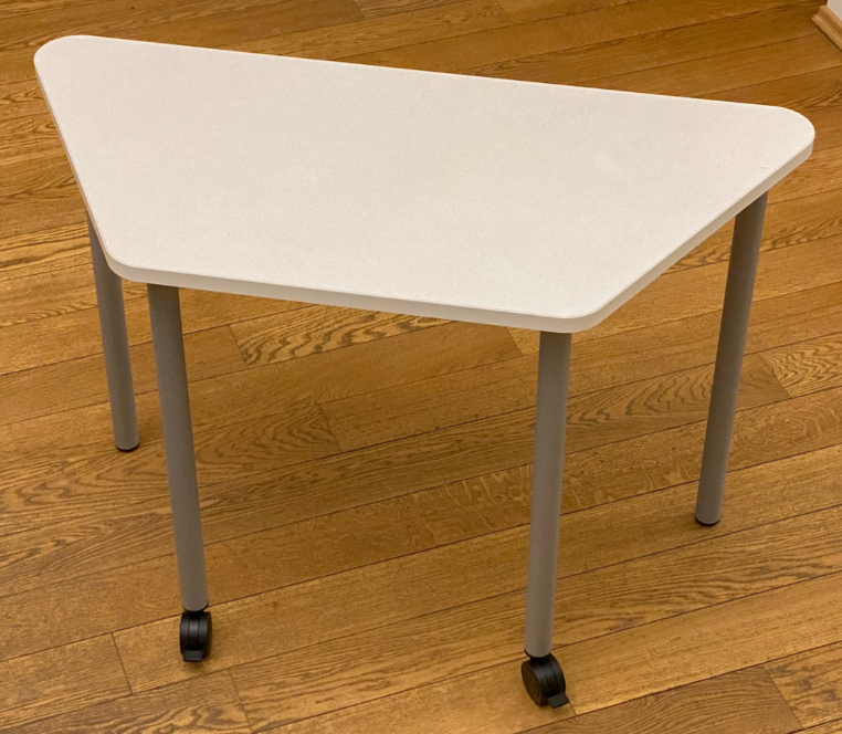 картинка Стол Трап столешница трапеция ЛДСП 25мм 1600*800*750 от магазина Montegros